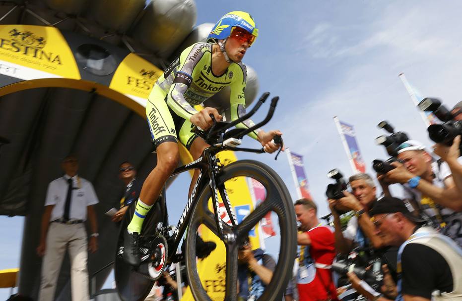 Alberto Contador scatta dalla pedana. Reuters